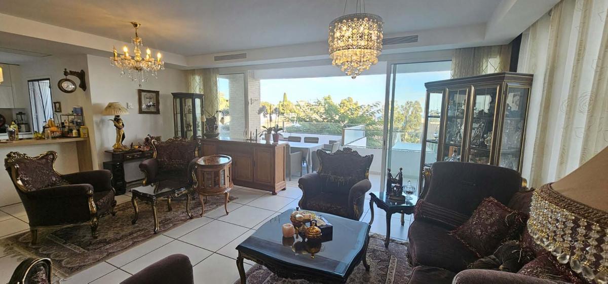 Villa for Sale in Benalmádena