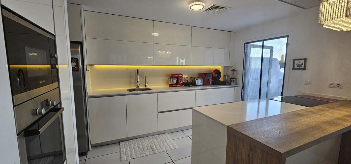 Villa for Sale in Benalmádena