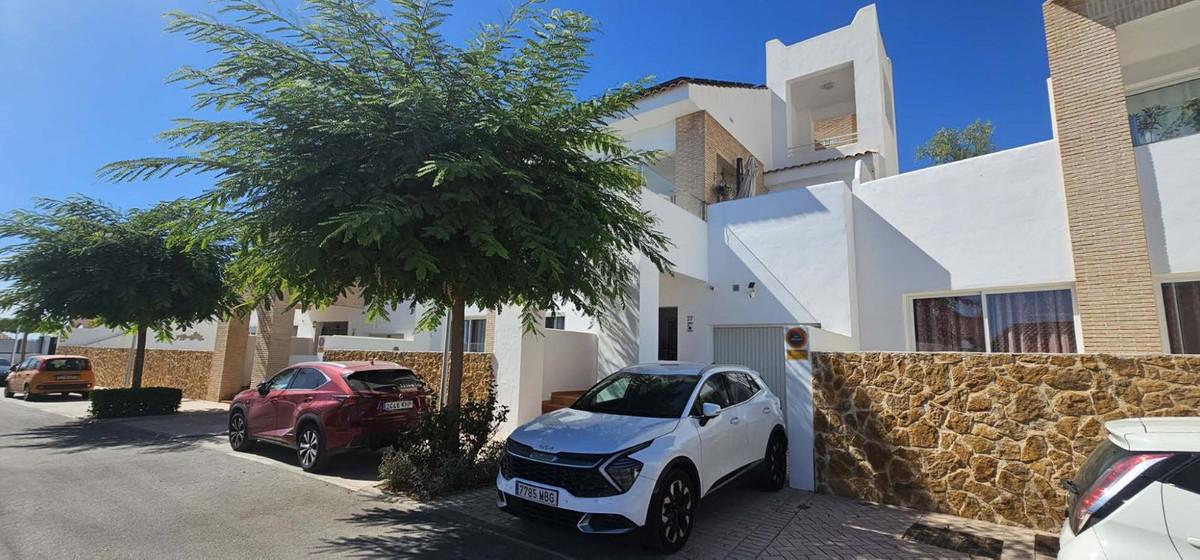 Villa for Sale in Benalmádena
