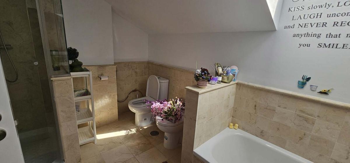 Villa for Sale in Benalmádena
