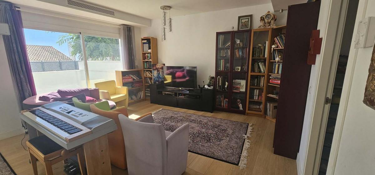 Villa for Sale in Benalmádena