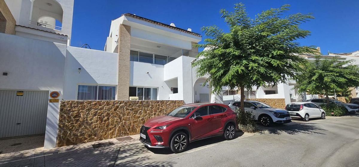 Villa for Sale in Benalmádena