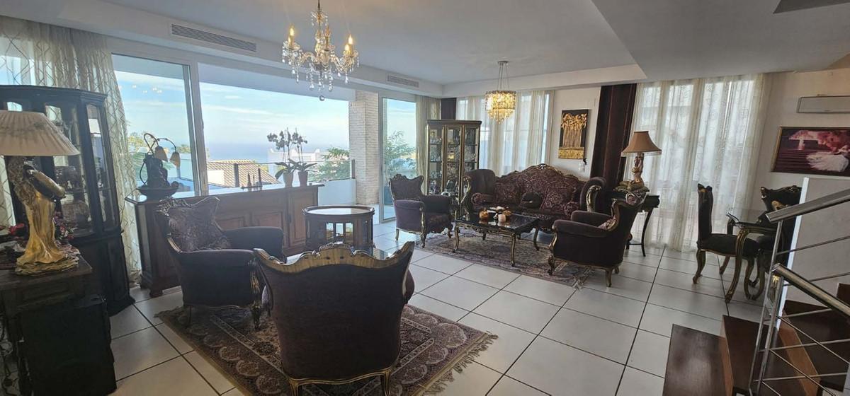 Villa for Sale in Benalmádena