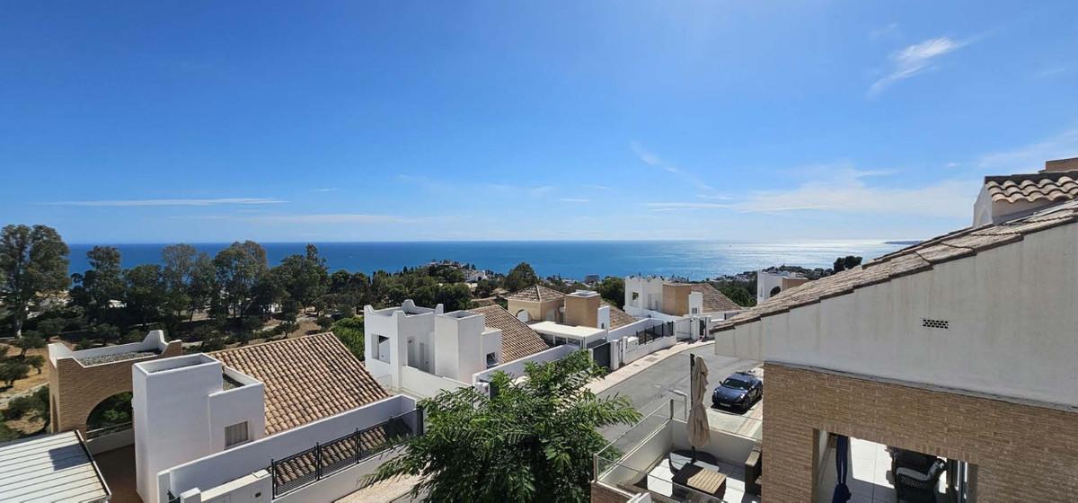 Villa for Sale in Benalmádena