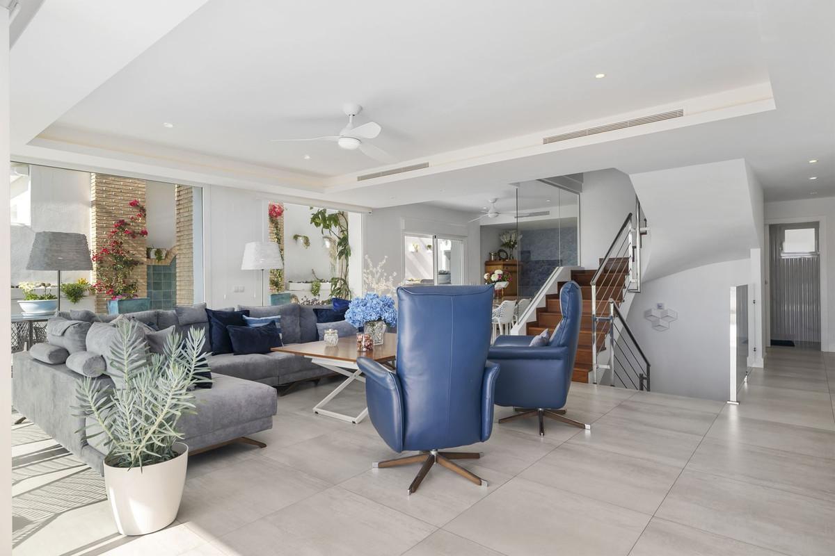 Villa for Sale in Benalmádena