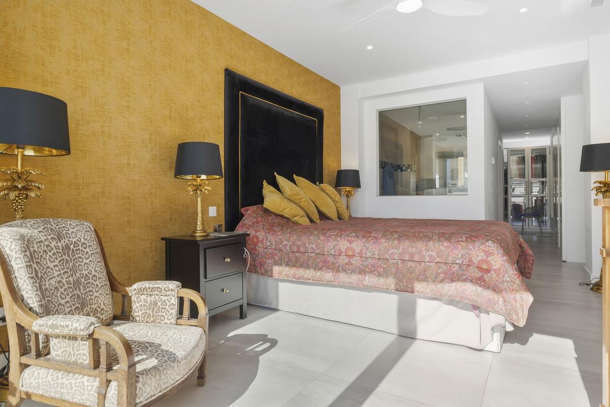 Villa for Sale in Benalmádena