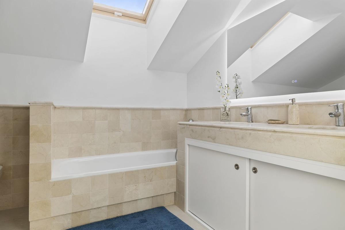 Villa for Sale in Benalmádena