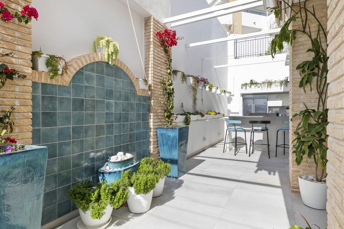 Villa for Sale in Benalmádena