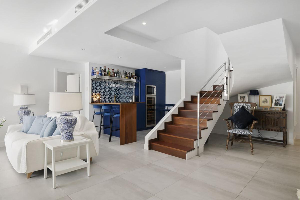 Villa for Sale in Benalmádena