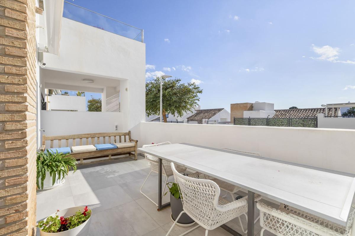 Villa for Sale in Benalmádena