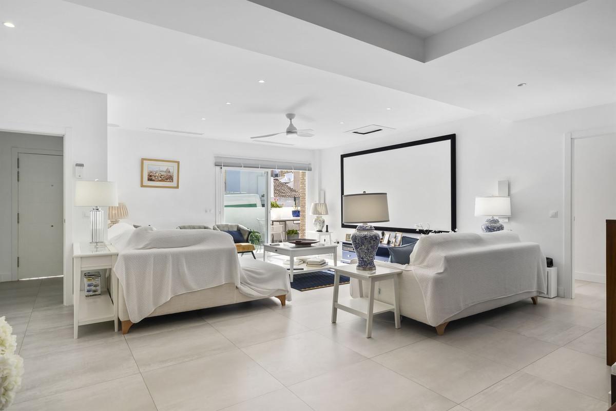 Villa for Sale in Benalmádena