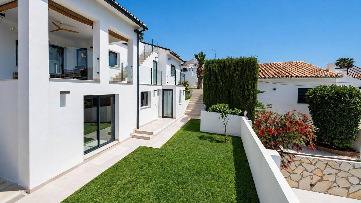 Villa for Sale in Benalmádena
