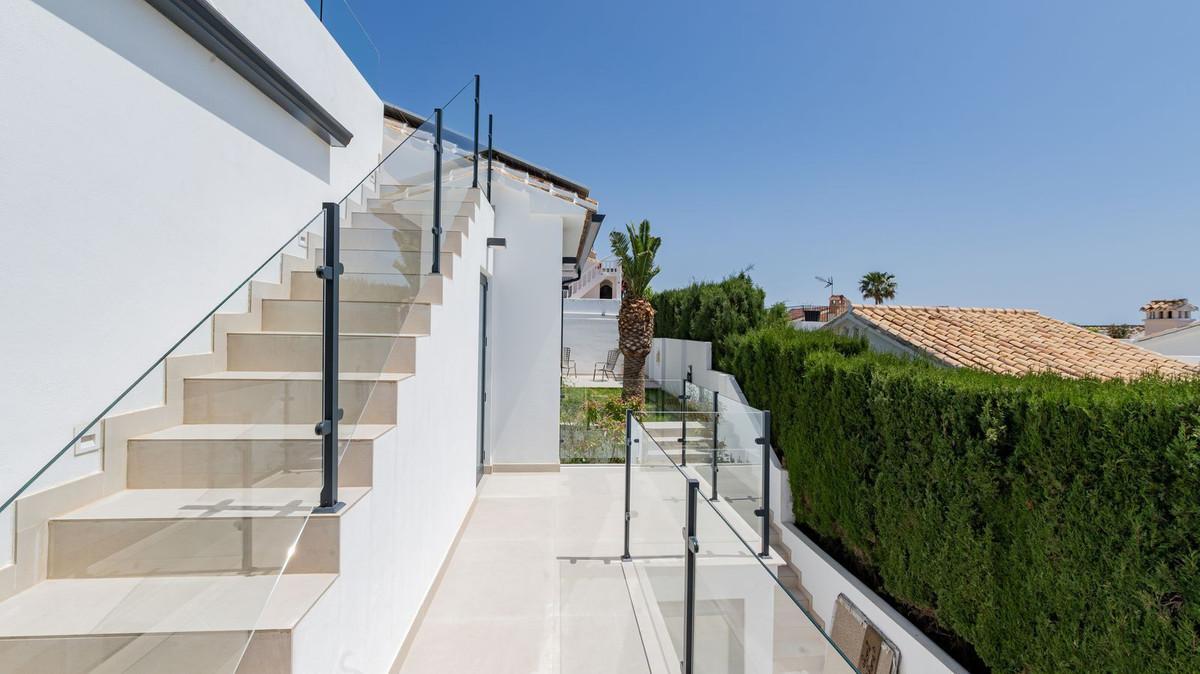 Villa for Sale in Benalmádena
