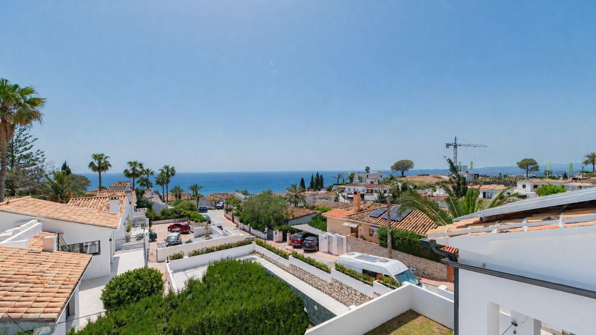 Villa for Sale in Benalmádena