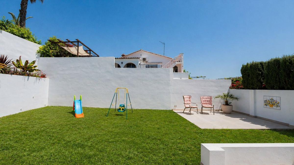 Villa for Sale in Benalmádena