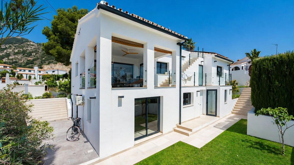 Villa for Sale in Benalmádena