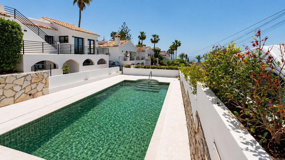 Villa for Sale in Benalmádena