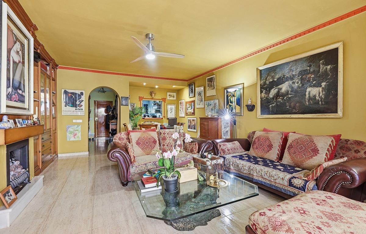 Terraced House for Sale in Benalmádena