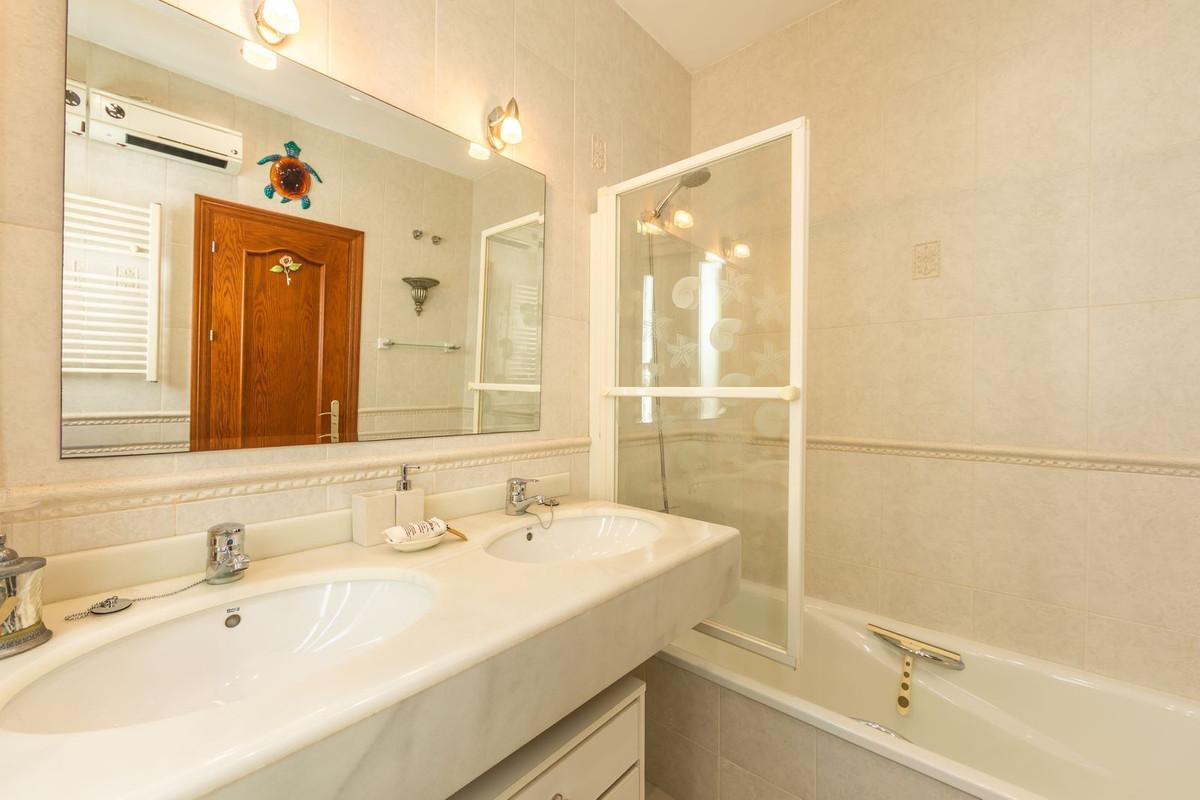 Villa for Sale in Manilva