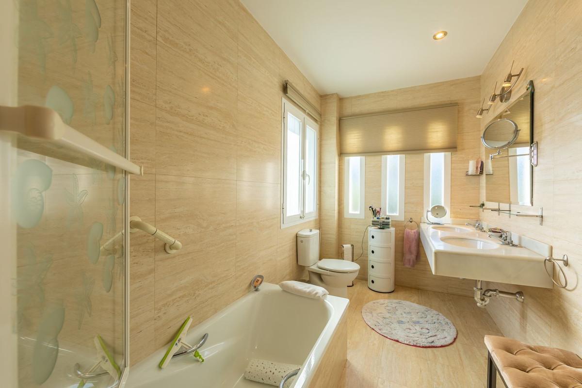 Villa for Sale in Manilva