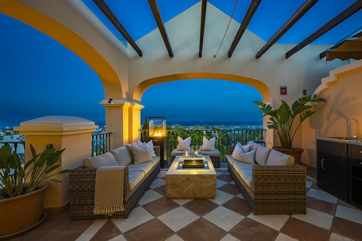 Penthouse for Sale in Benahavís