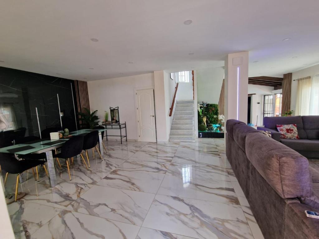 Villa for Sale in Alhaurín de la Torre