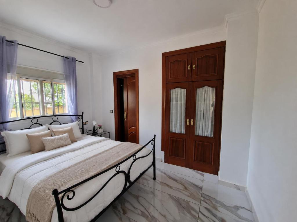 Villa for Sale in Alhaurín de la Torre