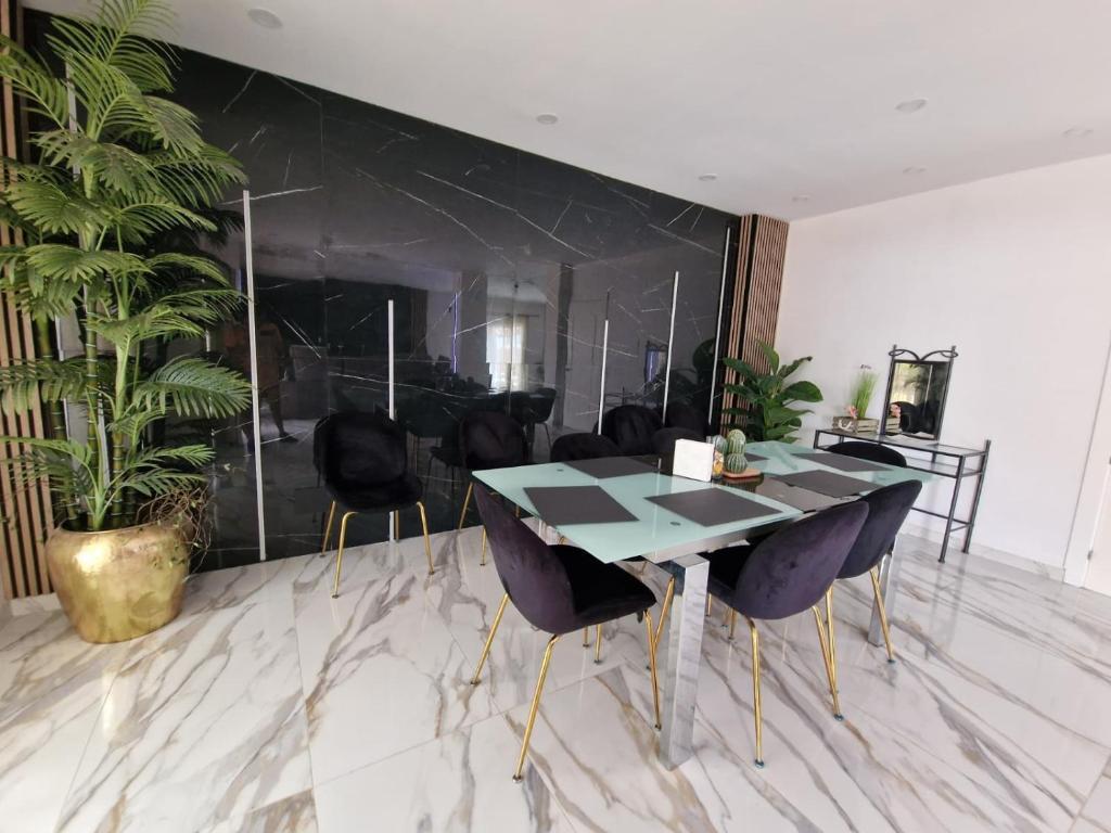 Villa for Sale in Alhaurín de la Torre