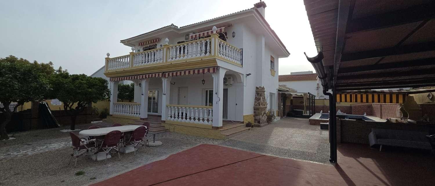 Villa for Sale in Alhaurín de la Torre