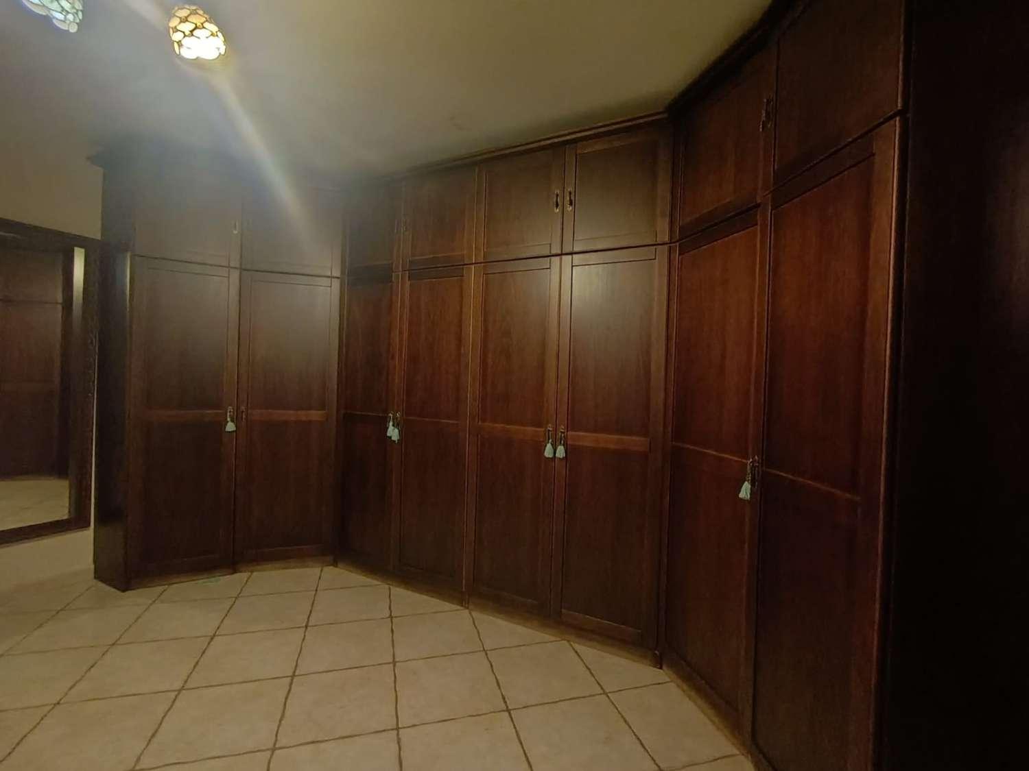 Villa for Sale in Alhaurín de la Torre