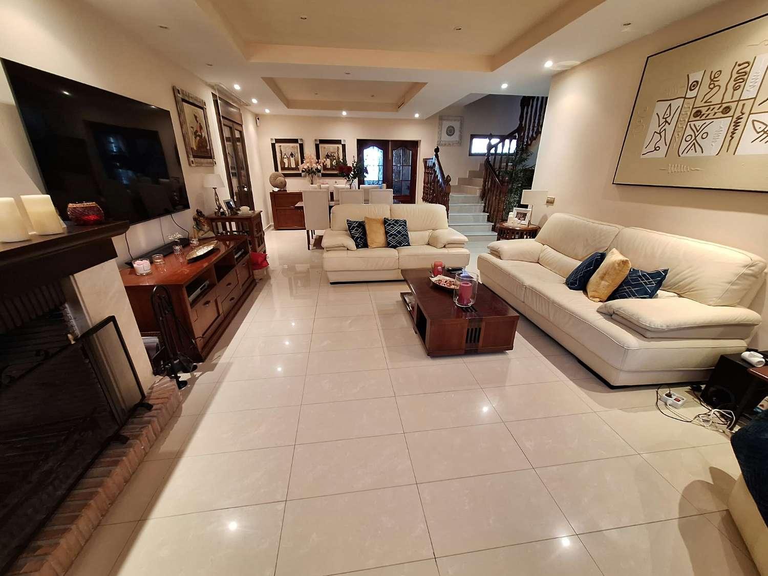 Villa for Sale in Alhaurín de la Torre