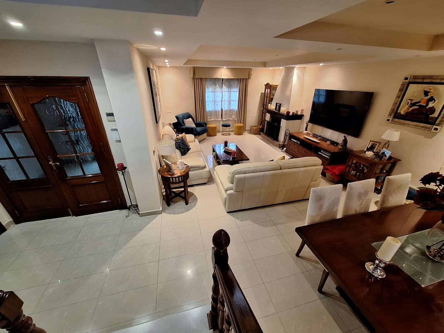 Villa for Sale in Alhaurín de la Torre