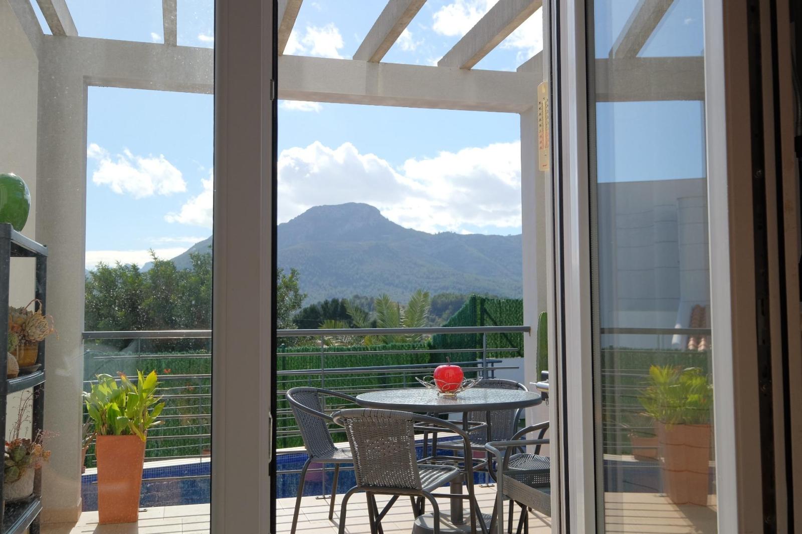 Chalet for Sale in Alcalalí