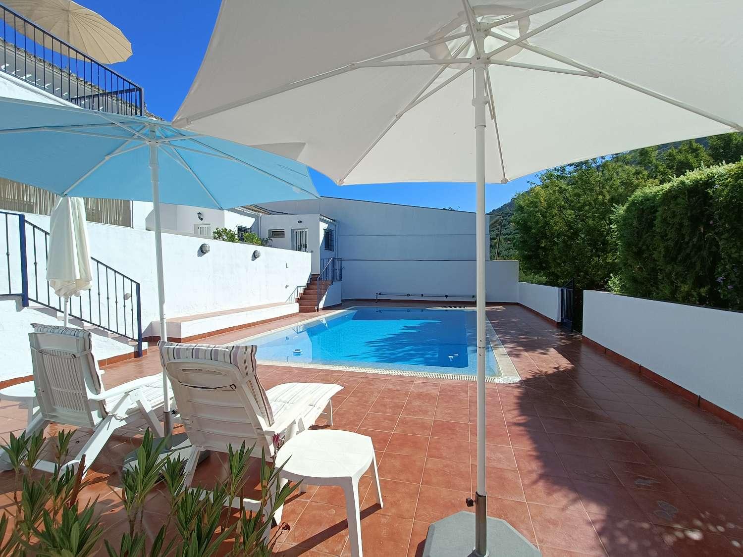 House for Sale in Algarinejo