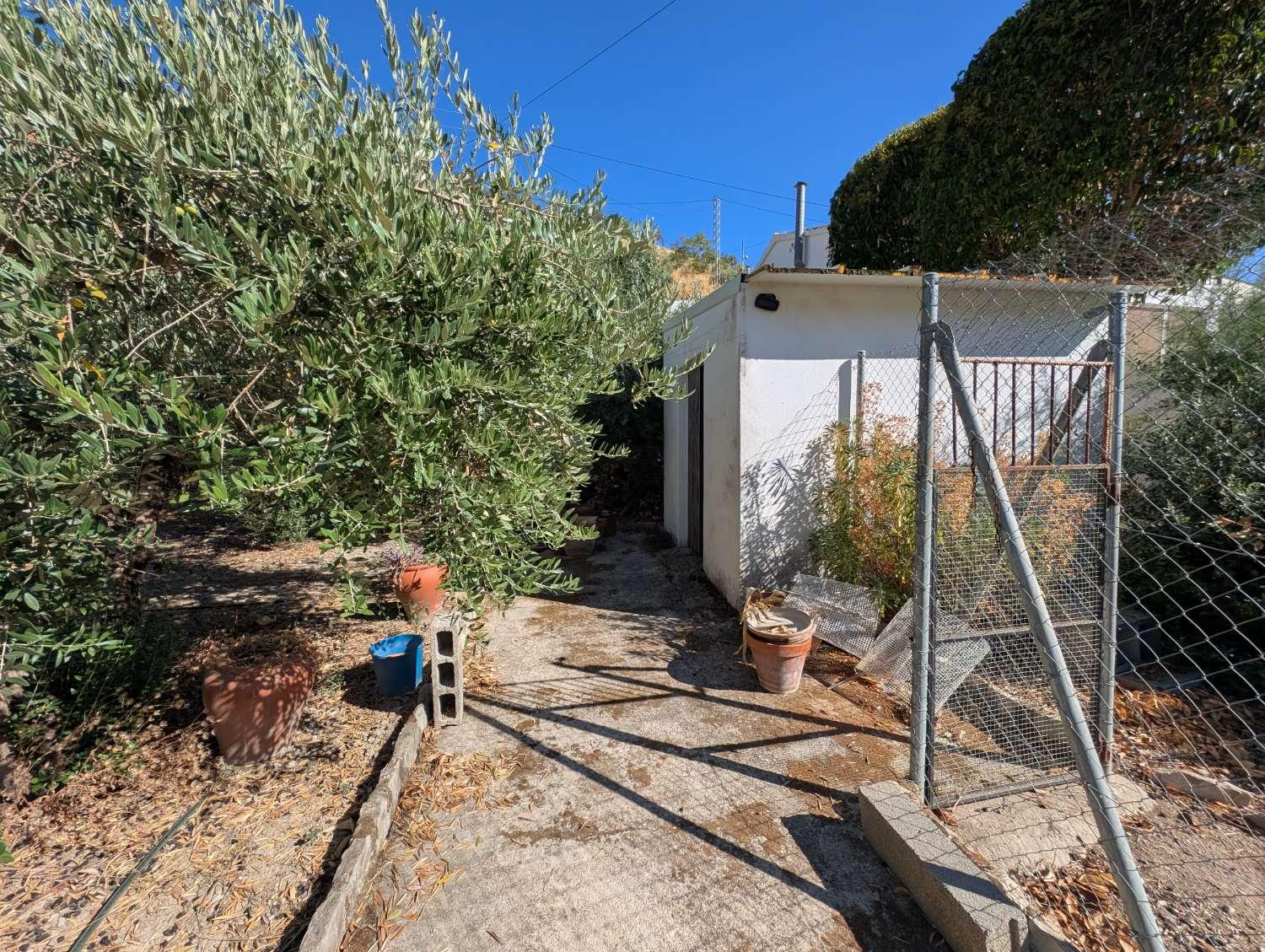 House for Sale in Algarinejo