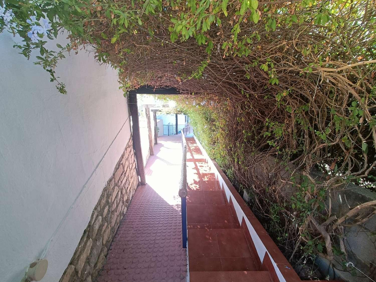 House for Sale in Algarinejo