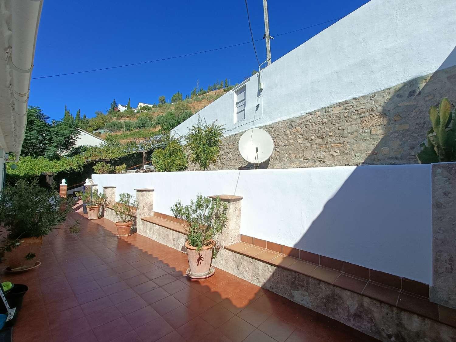 House for Sale in Algarinejo