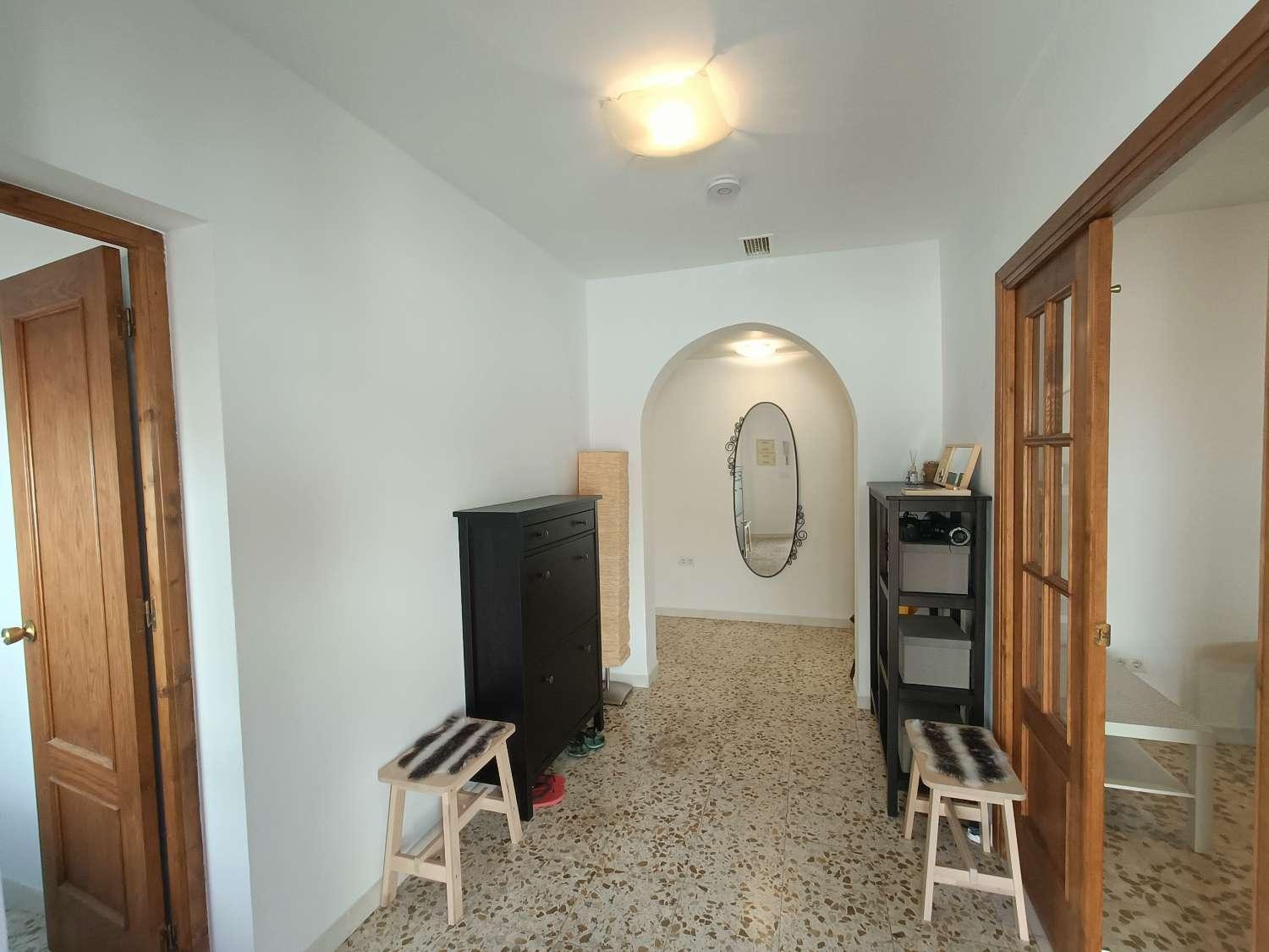 House for Sale in Algarinejo