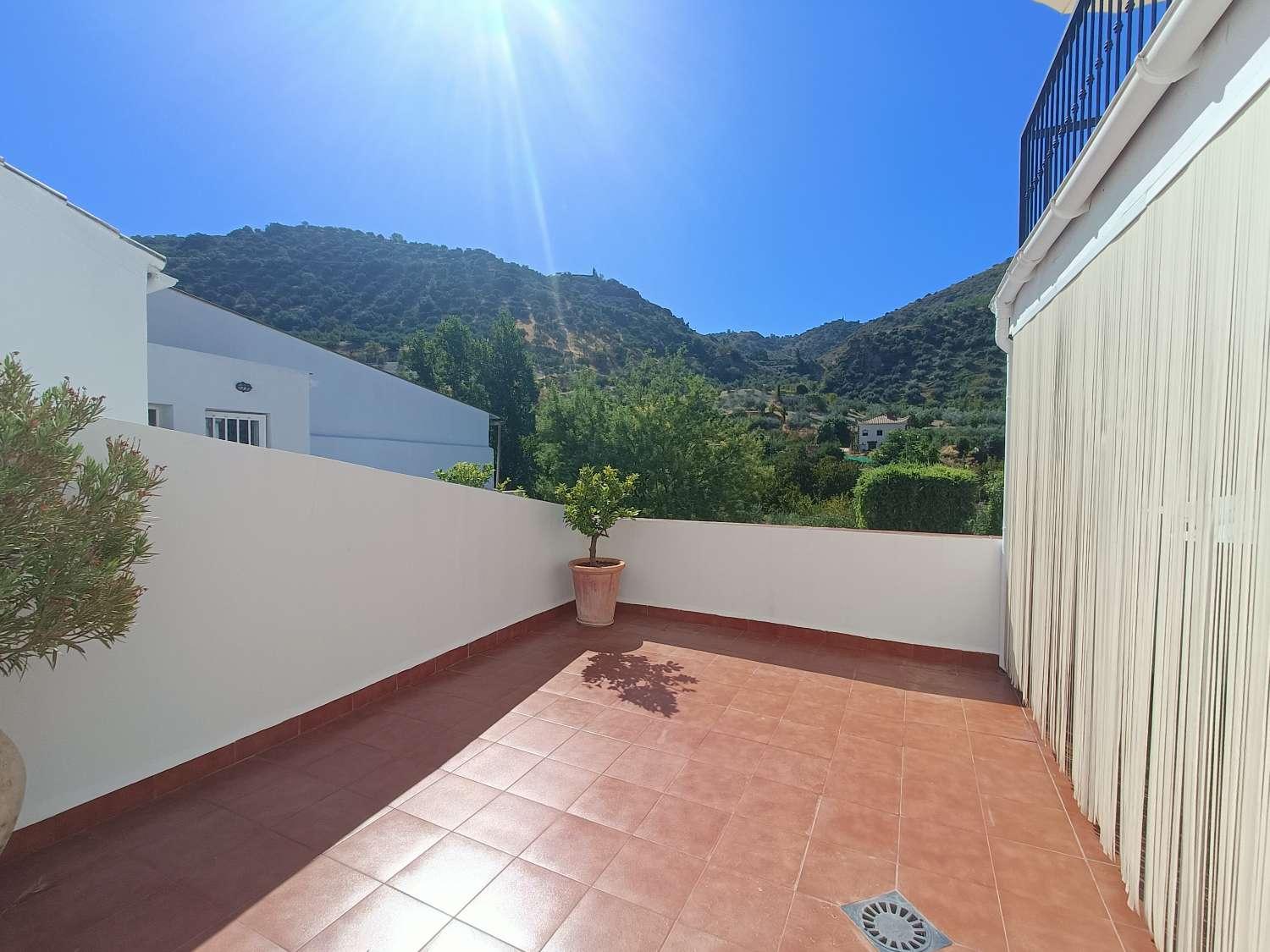 House for Sale in Algarinejo