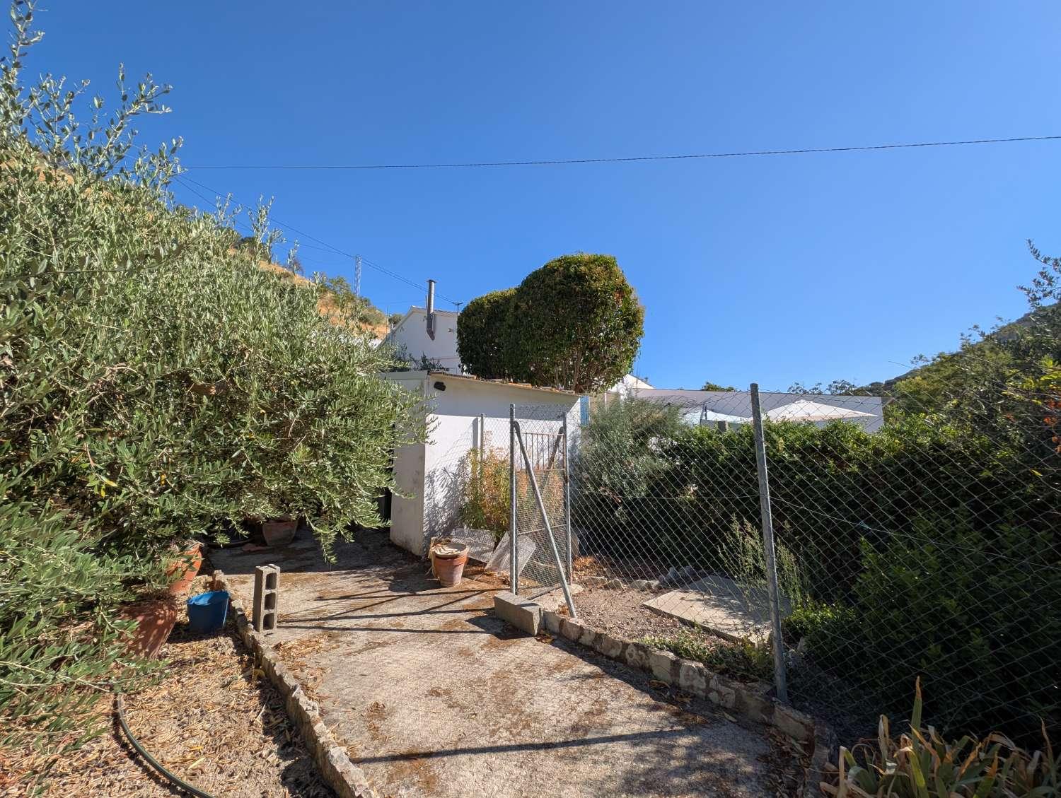 House for Sale in Algarinejo