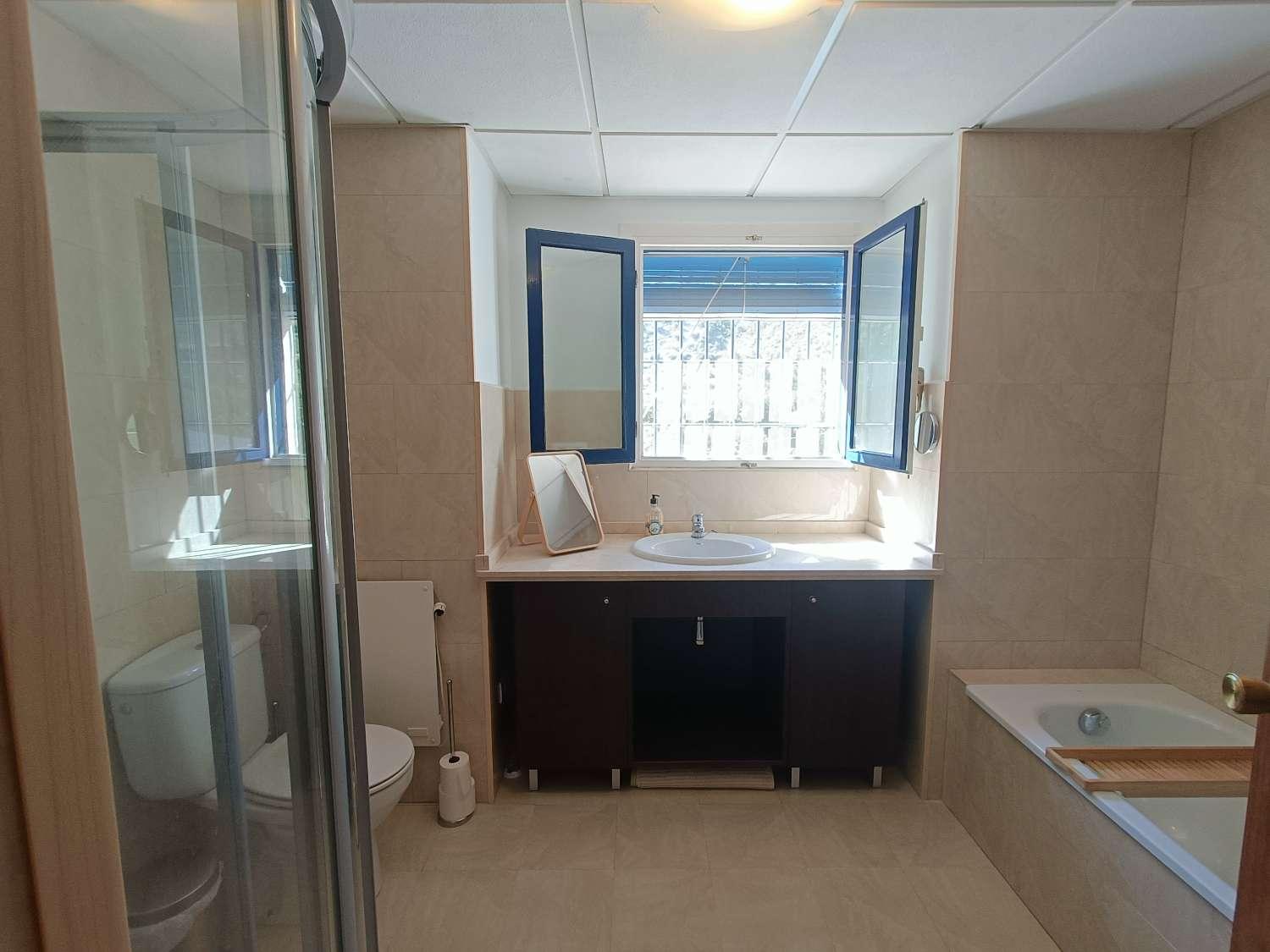 House for Sale in Algarinejo