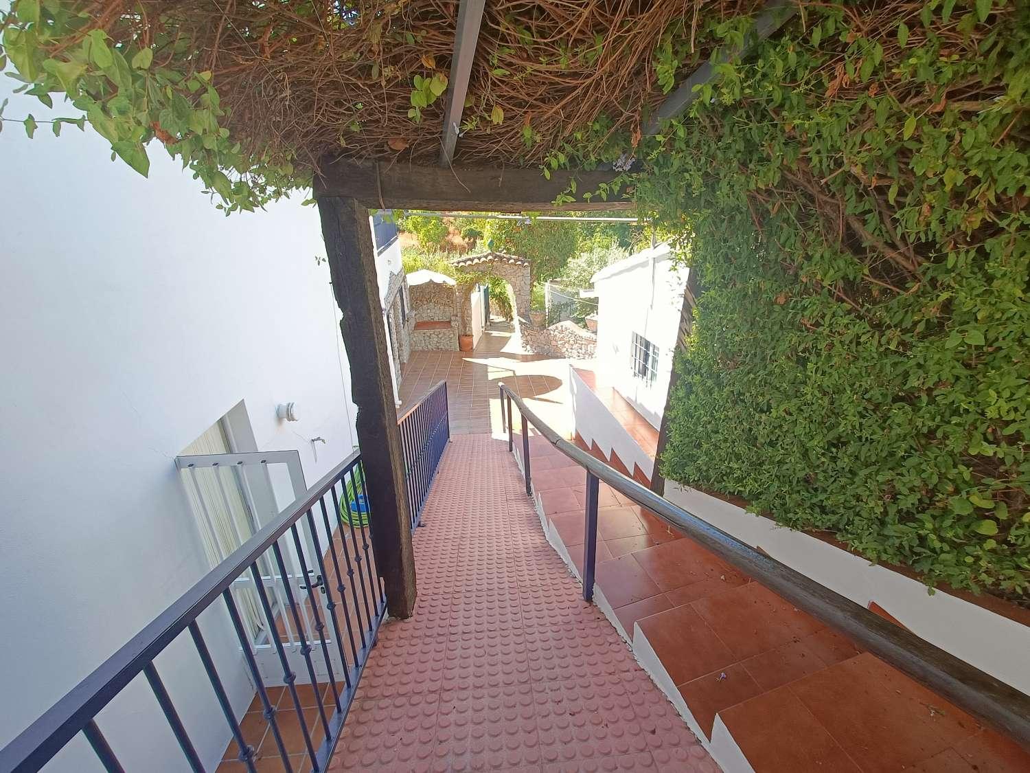House for Sale in Algarinejo