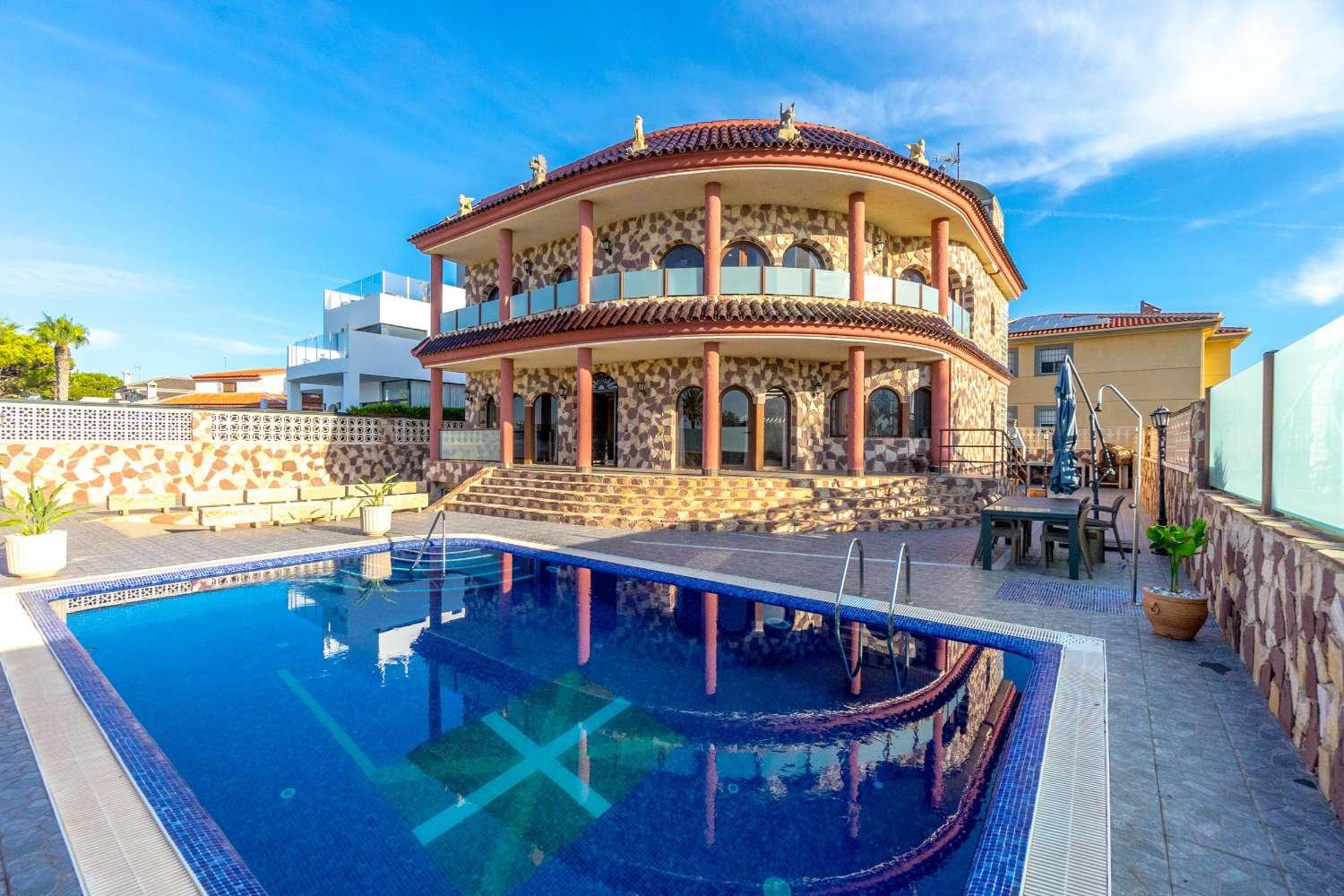 Villa en Venta en Orihuela