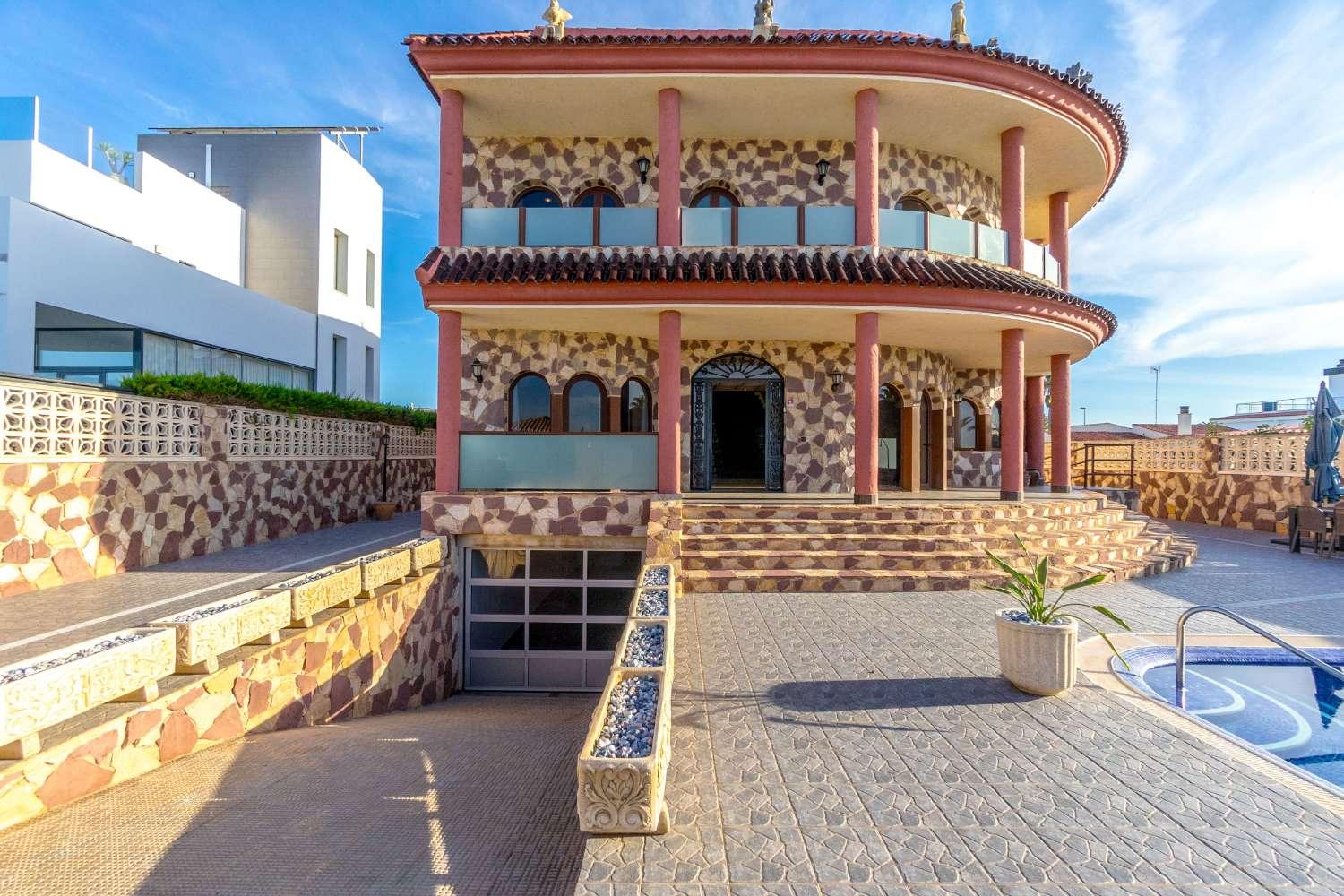Villa en Venta en Orihuela