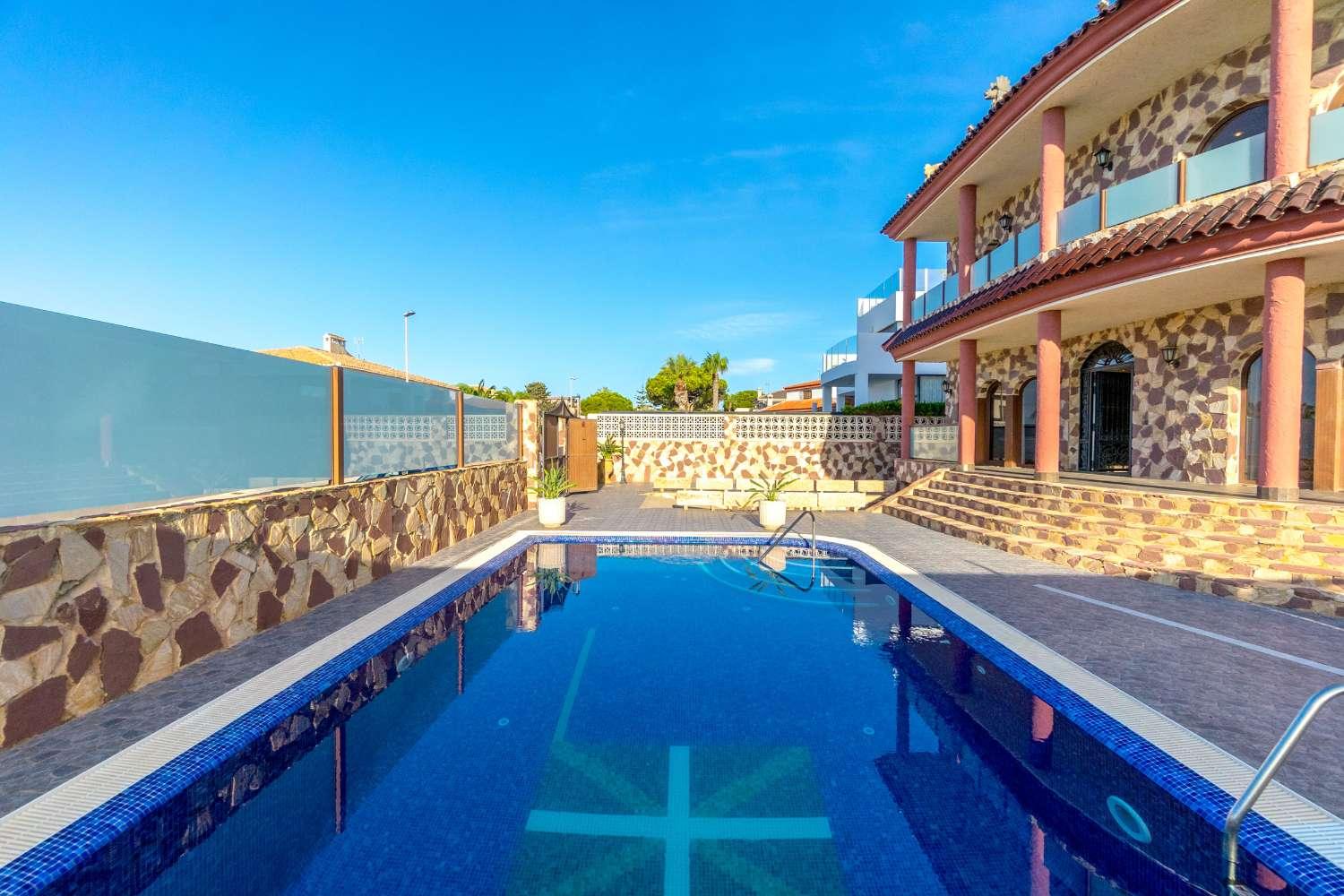 Villa en Venta en Orihuela