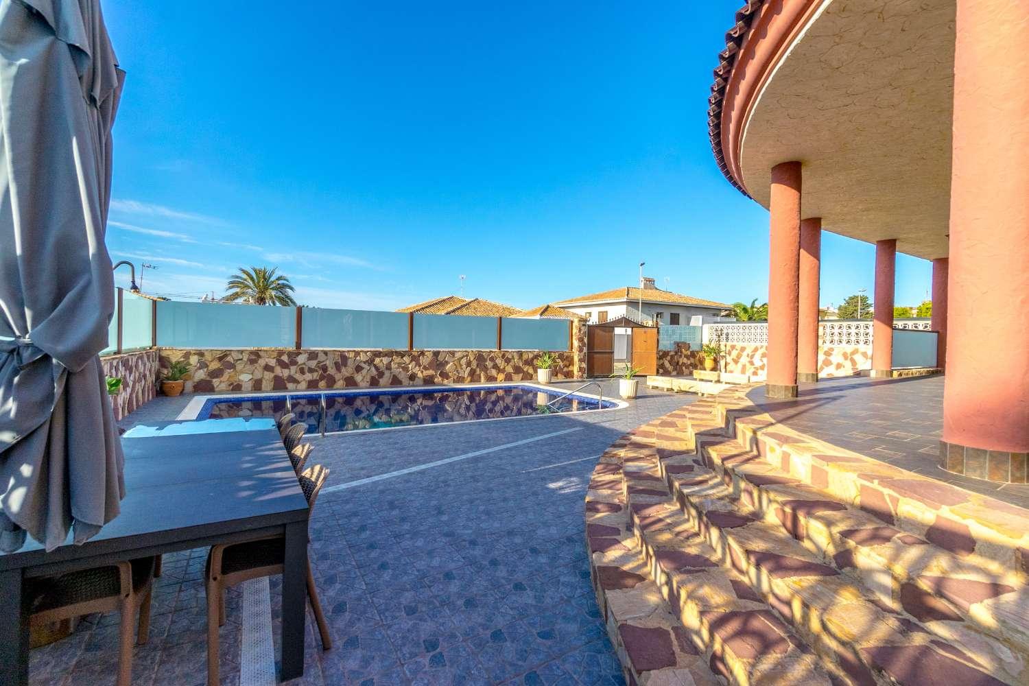 Villa en Venta en Orihuela