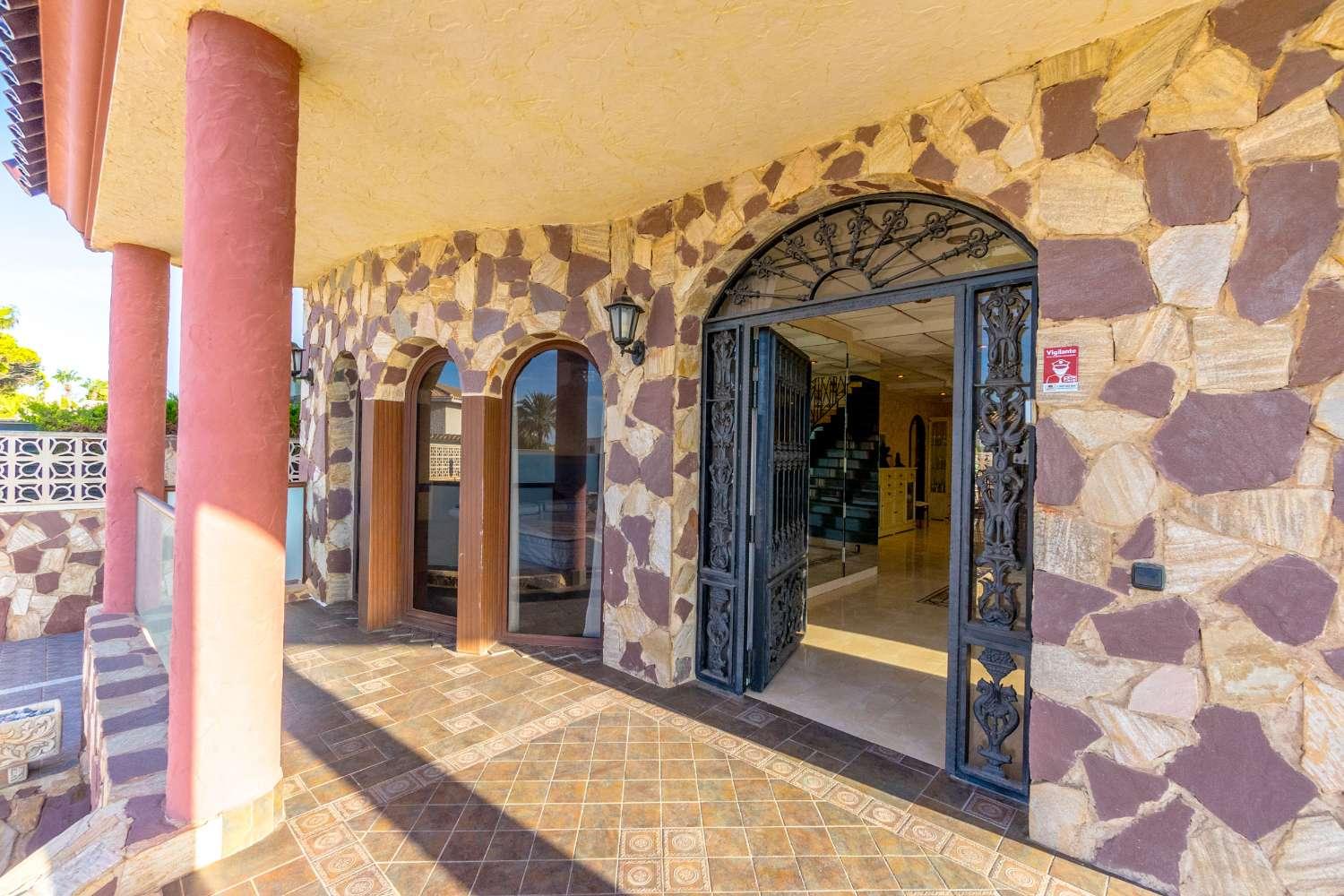 Villa en Venta en Orihuela