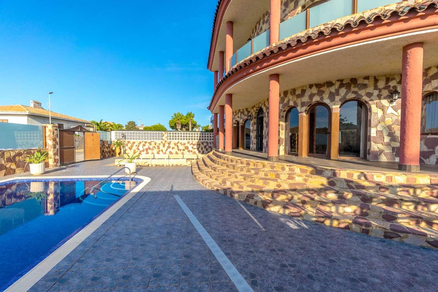 Villa en Venta en Orihuela