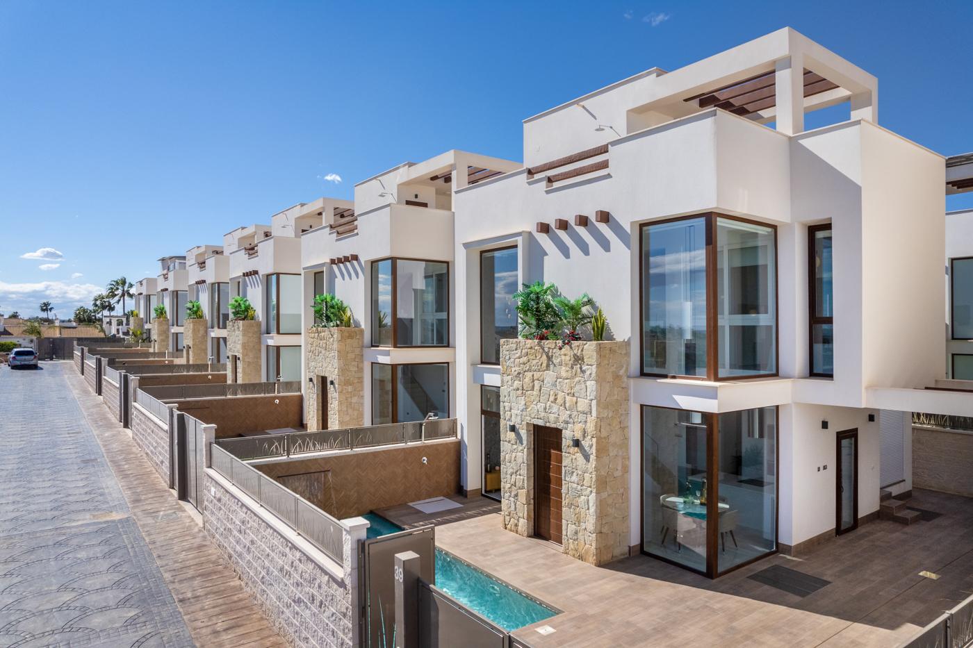 Chalet for Sale in Los Montesinos