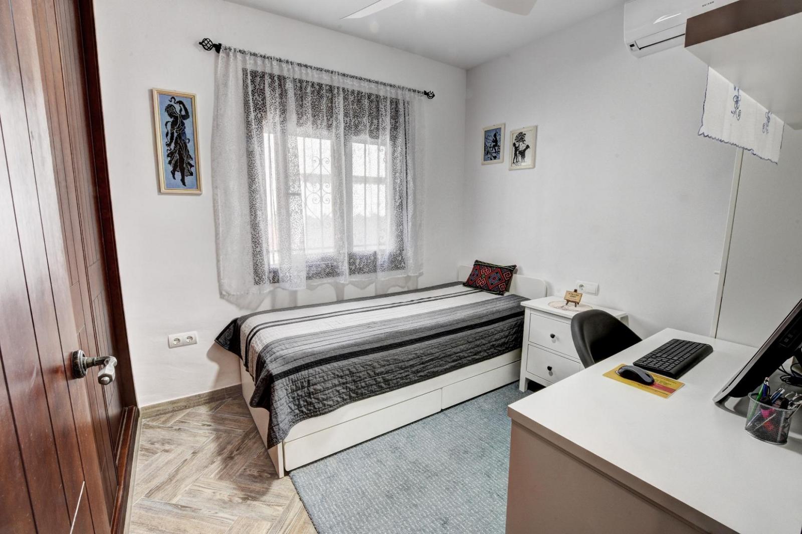 Villa for Sale in Benalmádena